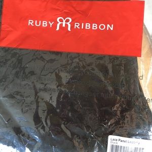 Ruby Ribbon Lace Panel Legging NIP